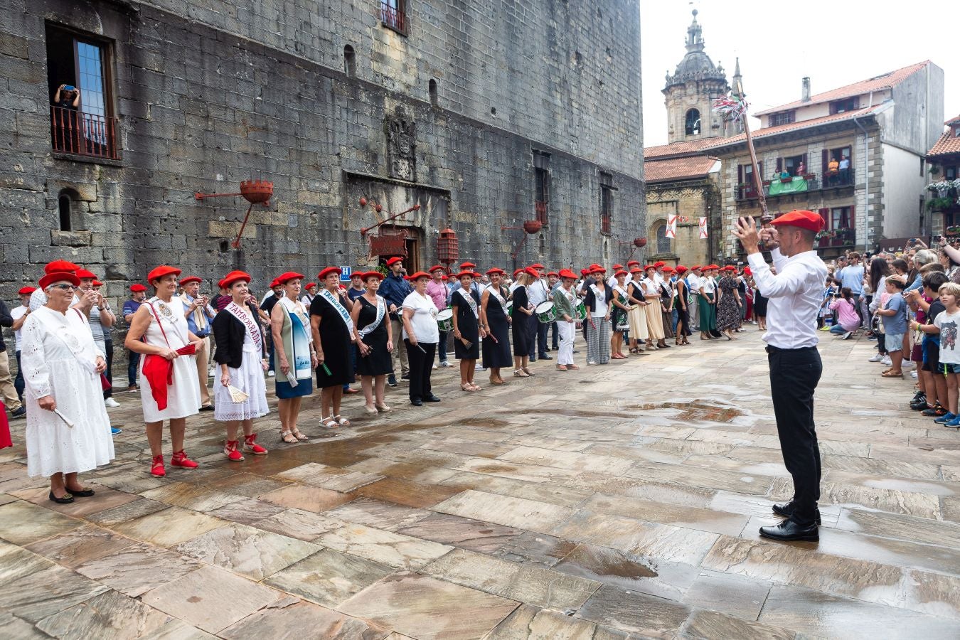 Fotos: Tanborrada celebró el centenario de su fundación con una emotiva jornada