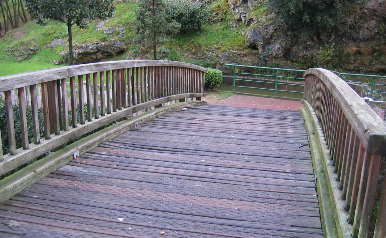 Puente de madera de Arrasate