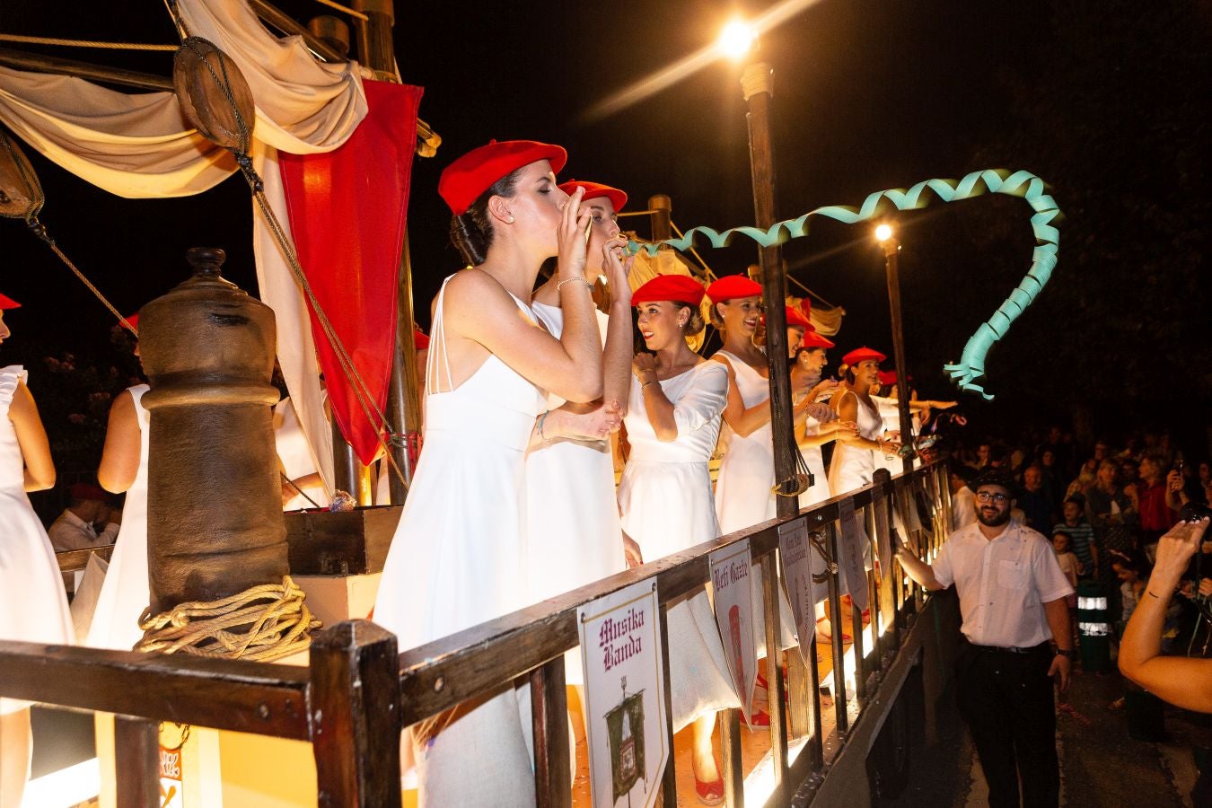 Fotos: La noche de las cantineras también está de vuelta en Hondarribia