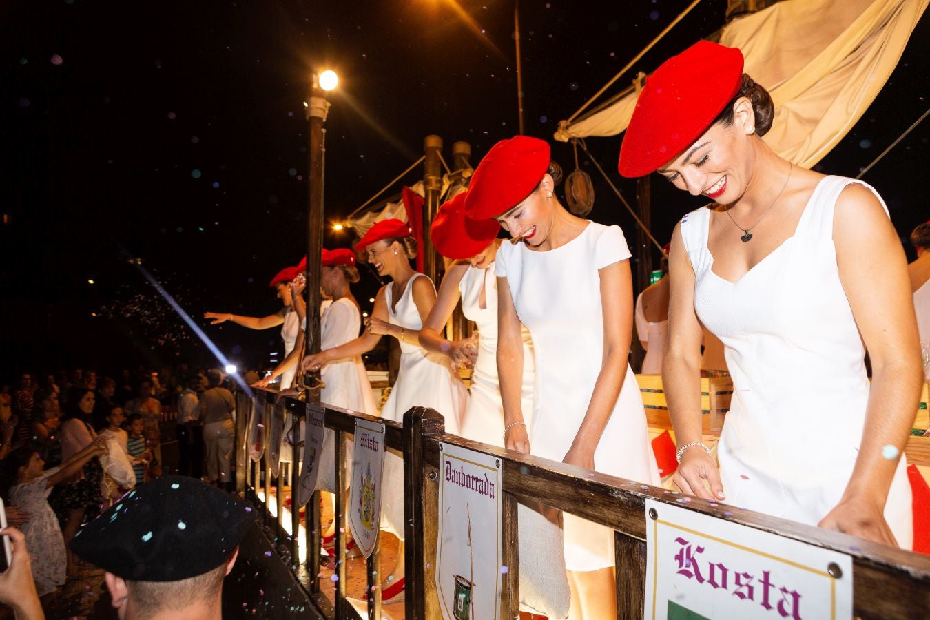 Fotos: La noche de las cantineras también está de vuelta en Hondarribia