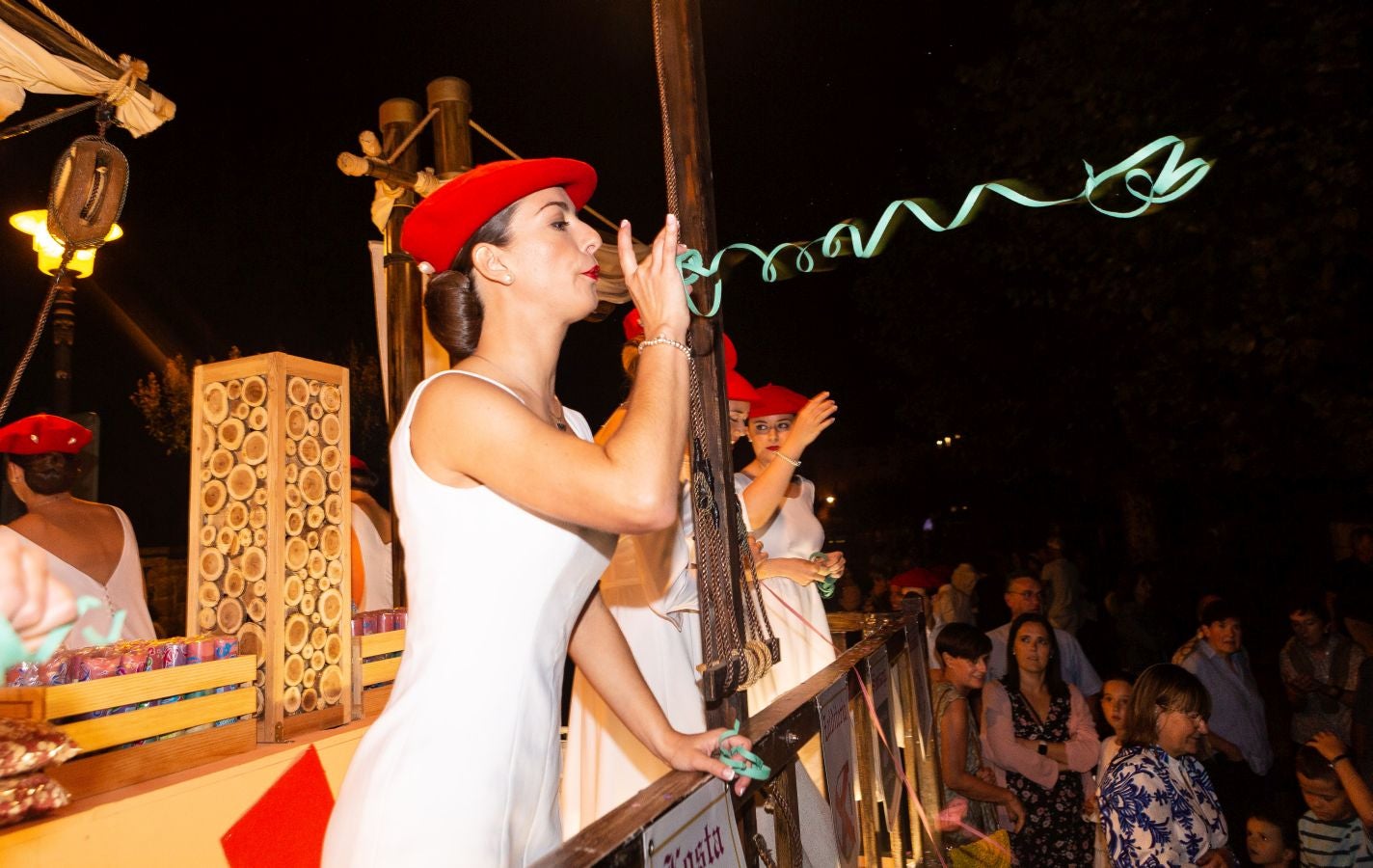 Fotos: La noche de las cantineras también está de vuelta en Hondarribia