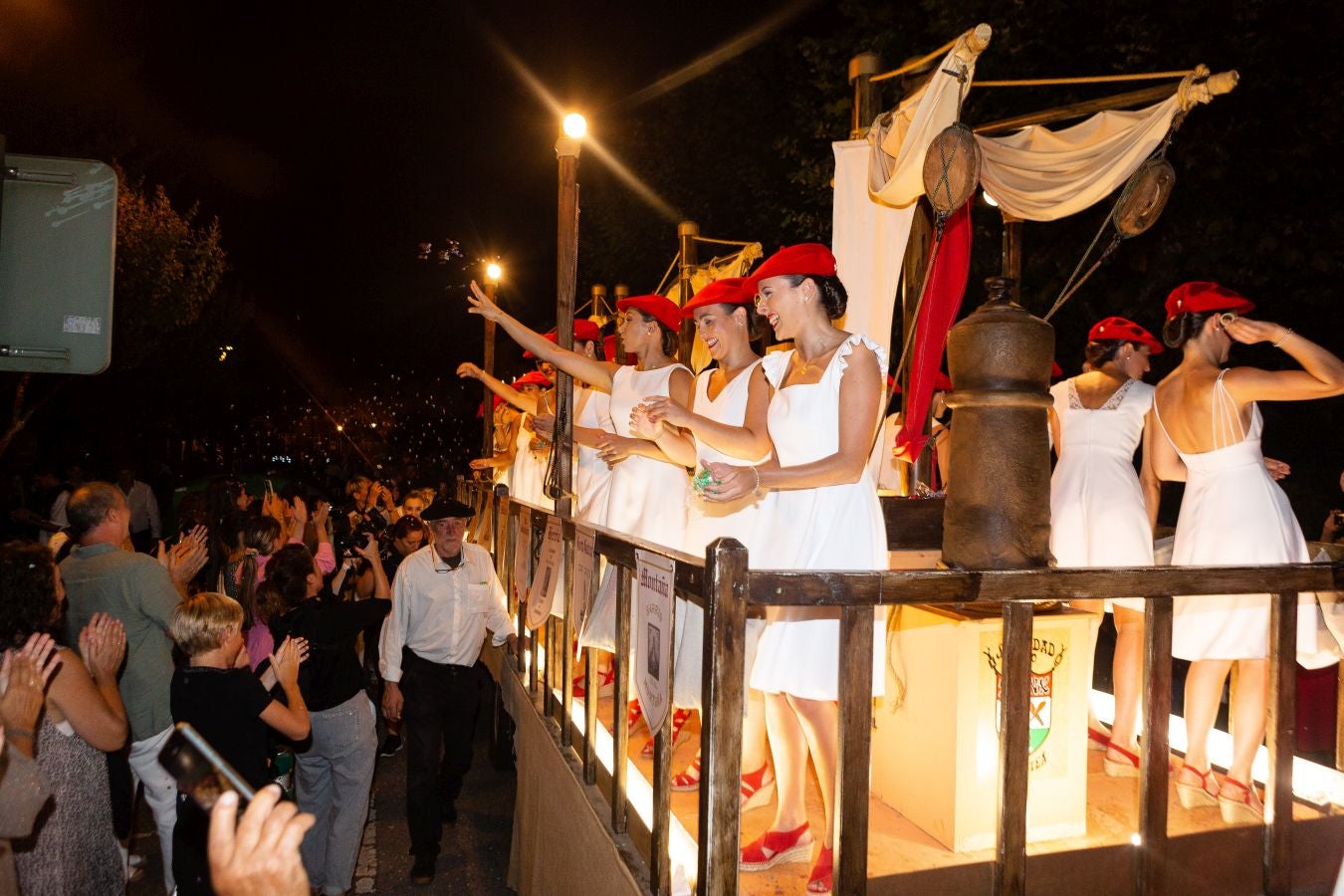 Fotos: La noche de las cantineras también está de vuelta en Hondarribia