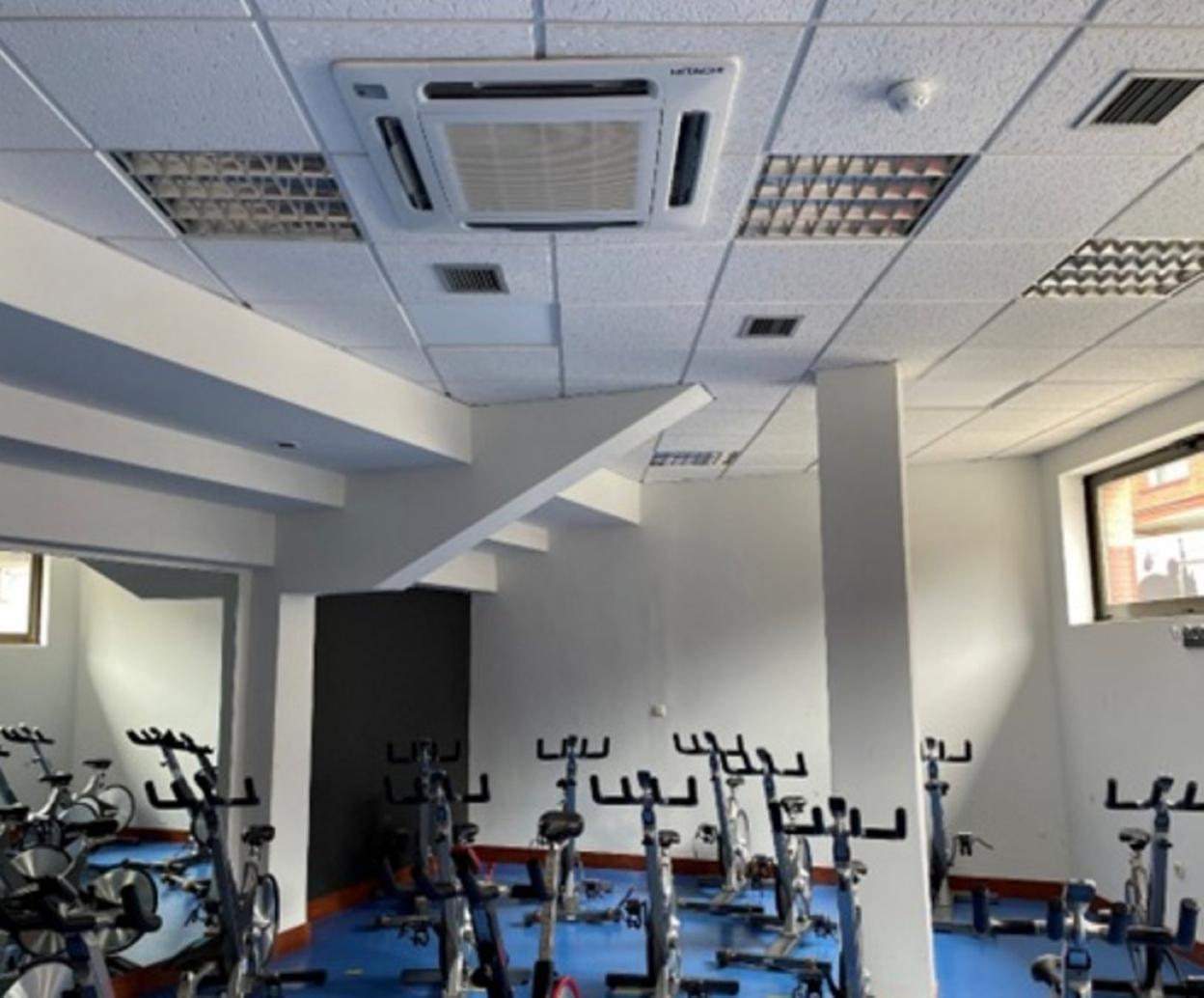 Una de las salas en las que se ha instalado el nuevo sistema de climatización en el mes de agosto. 