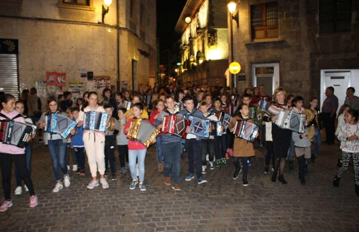 Trikigirok Azpeitian antolaturiko topaketa bat. 