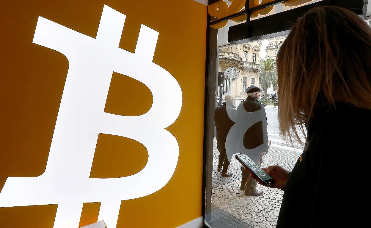 Interior del local Bit Base de compra de criptomonedas situado en el boulevard donostiarra. 