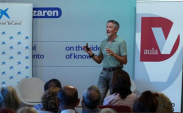 Fernando Valladares imparte su charla. 