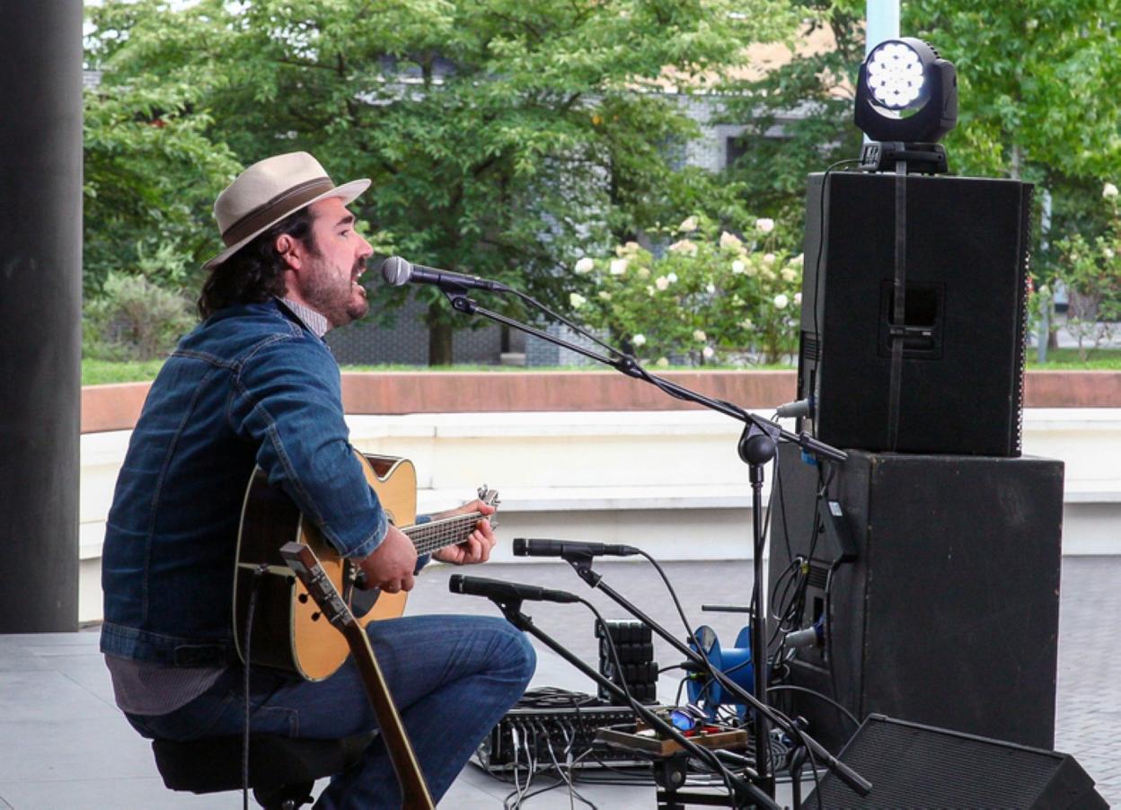 Jaime Alvarello actuó en el exterior de Erribera. 