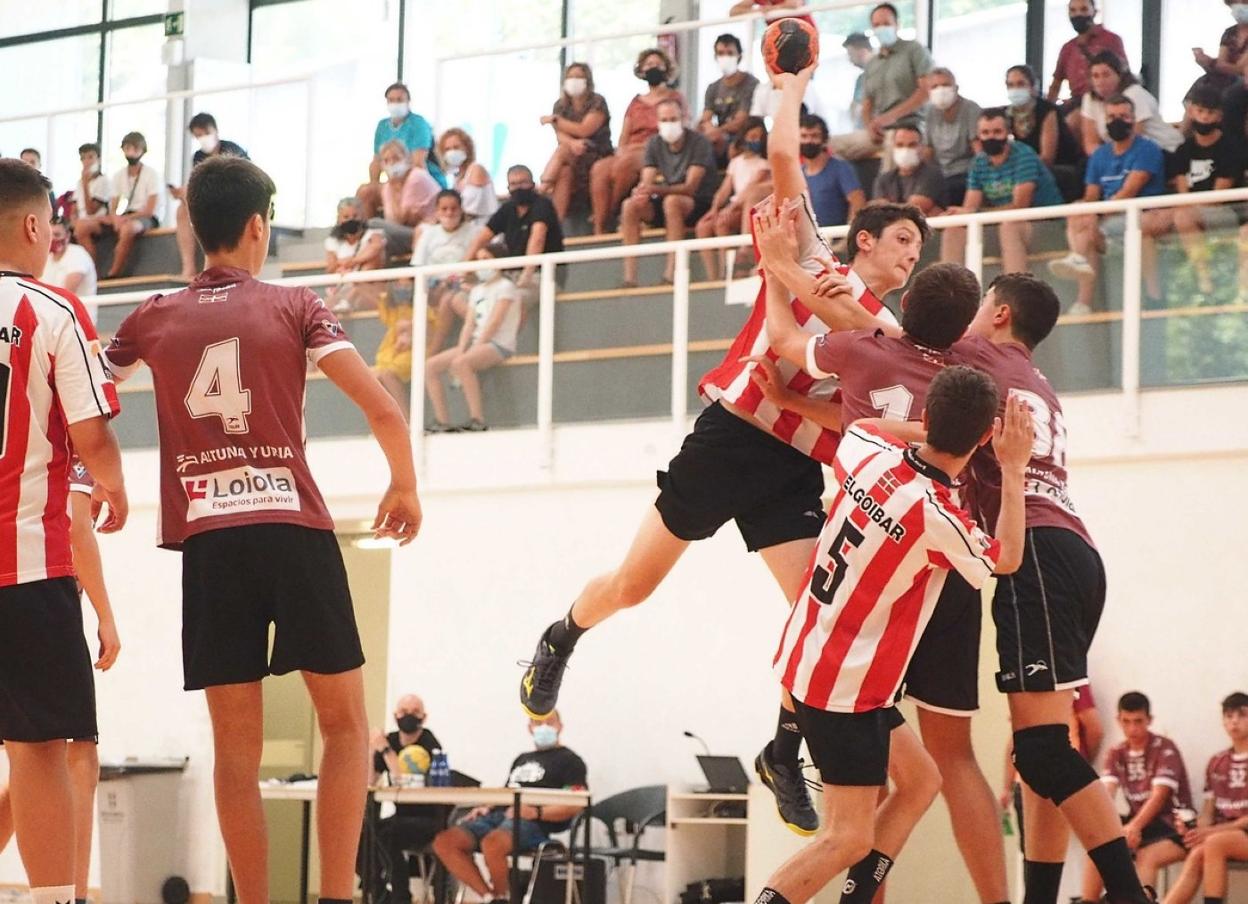 El polideportivo IMH acogerá hoy y mañana los partidos correspondientes a la categoría masculina. 