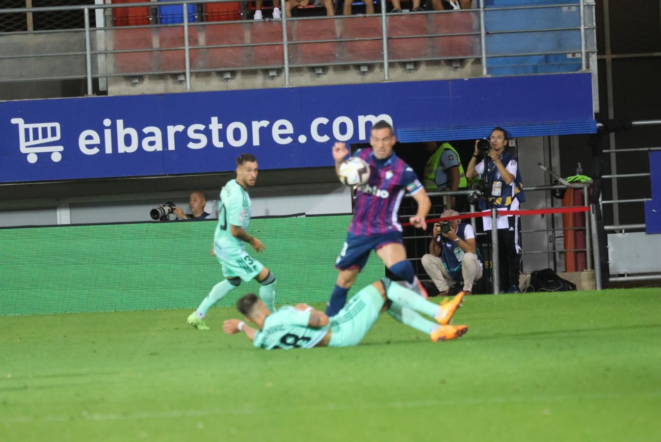 Fotos: Goleada del Eibar al Granada