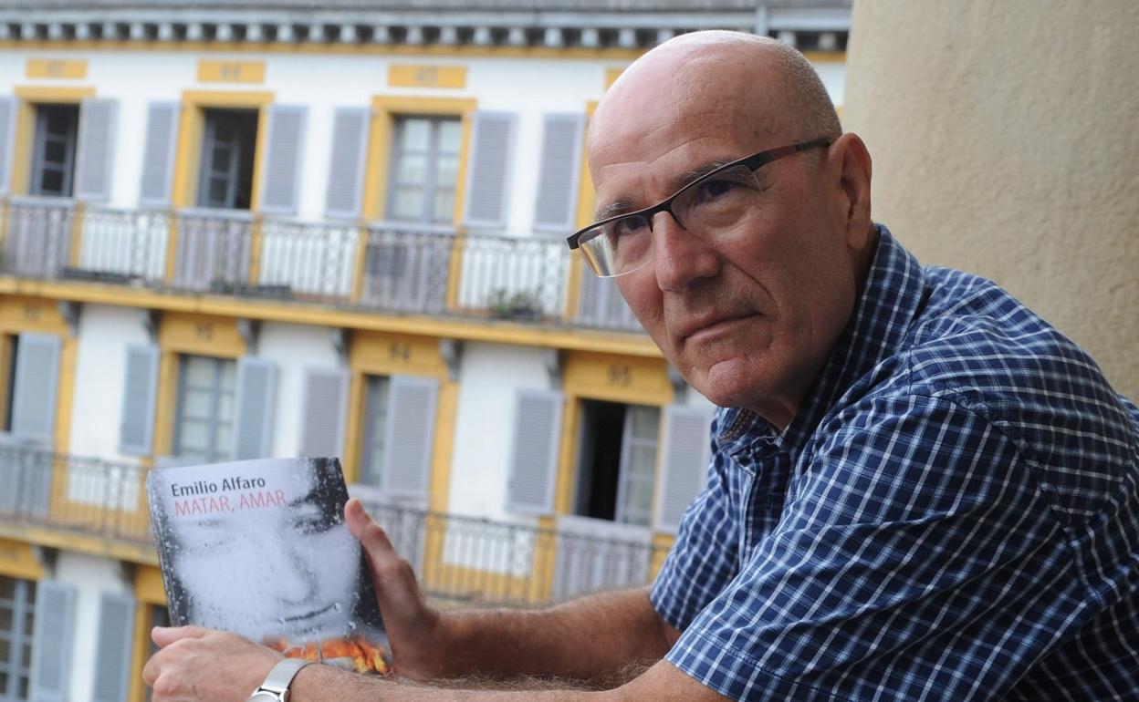Emilio Alfaro, ayer en la Biblioteca Municipal de San Sebastián. 