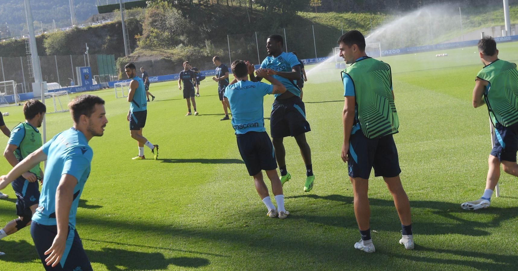 Fotos: La Real Sociedad, preparada para dedicarle la victoria a Sadiq