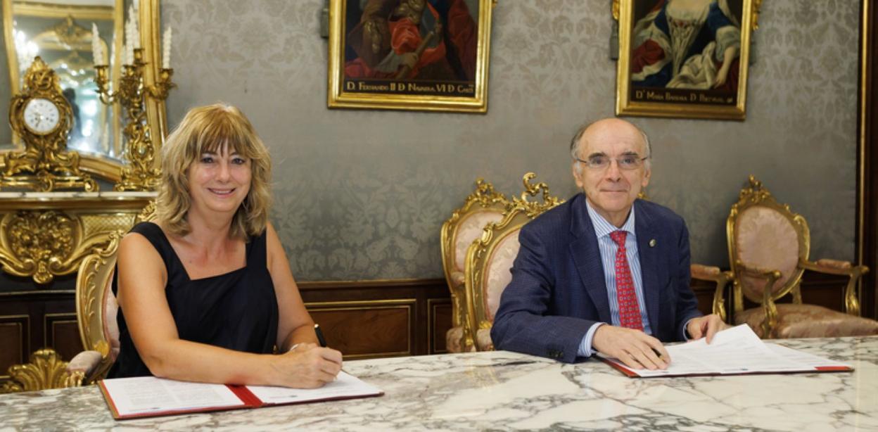 Ollo y Urrutia, en la firma del documento. 