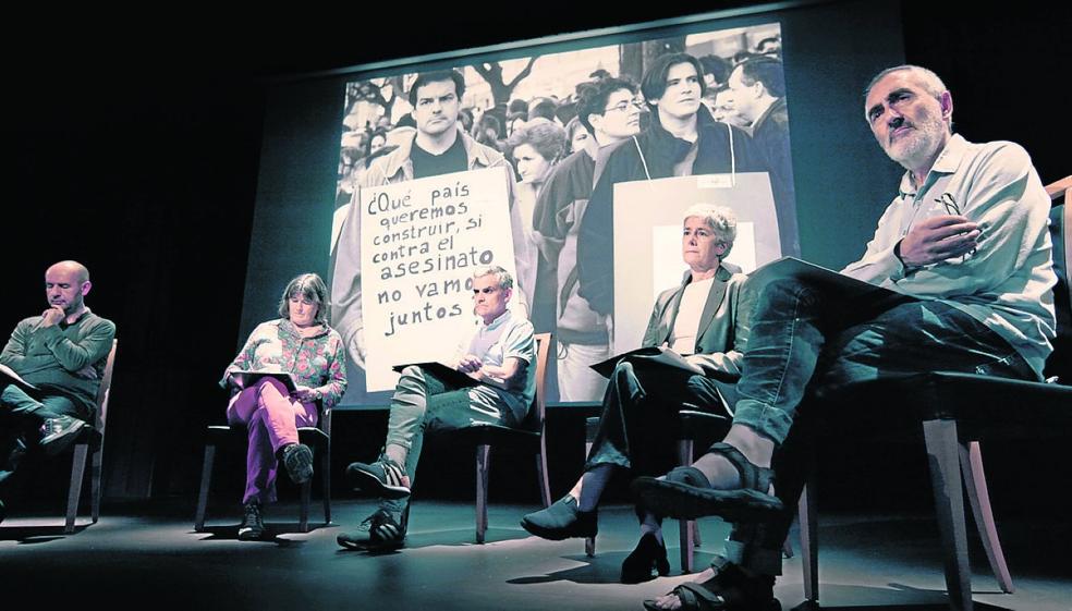 Imagen del documental con Herrero, Aspuru, Askasibar, Urkijo y Alcalde. 