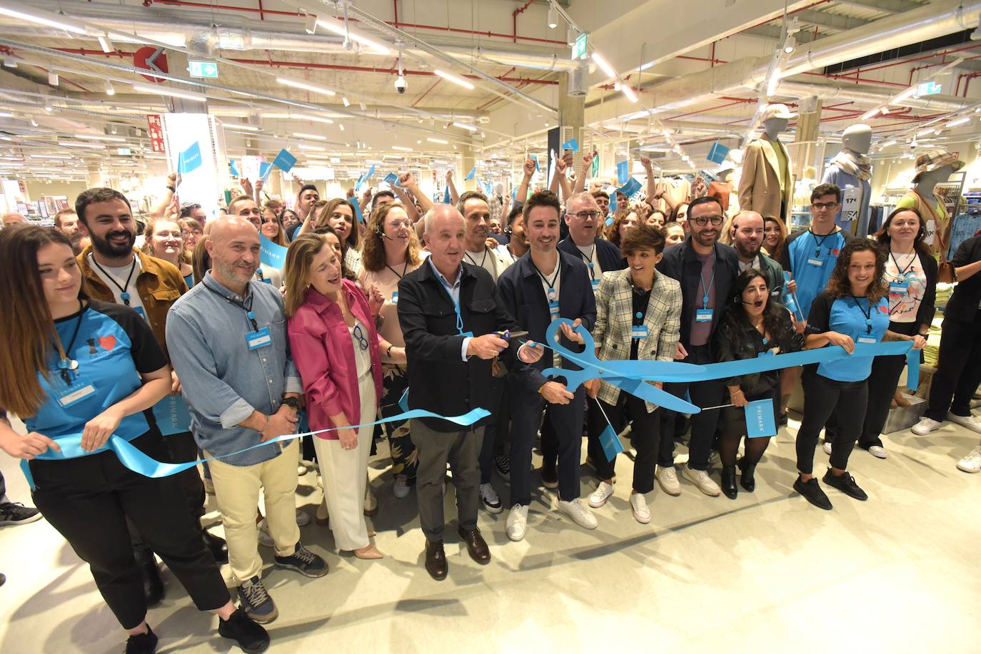 Fotos: Colas en el primer día Primark San Sebastián