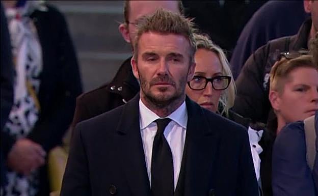 David Beckham hace 13 horas de cola para despedir a Isabel II