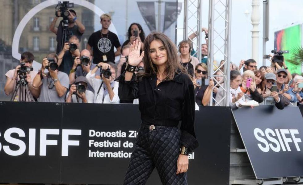 Penélope Cruz derrocha simpatía a su llegada al Zinemaldia 