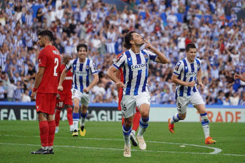 Guevara, Illarramendi, Karrikaburu y Sola, en diferentes momentos del partido frente al Omonia Nicosia. 