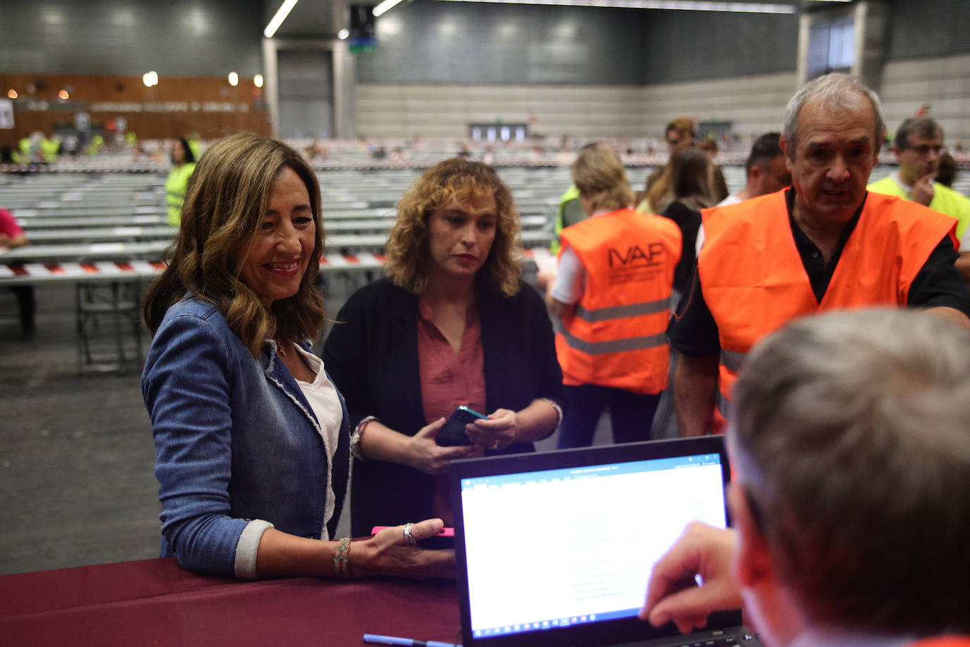 Fotos: 24.000 aspirantes compiten en la nueva OPE que se celebra en el BEC