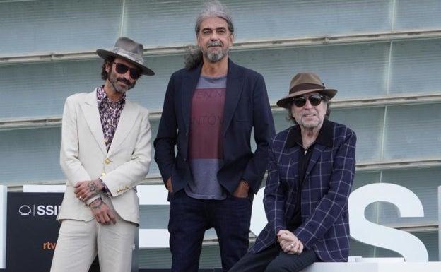 Leiva, Fernando León de Aranoa y Joaquín Sabina esta mañana en el Kursaal.