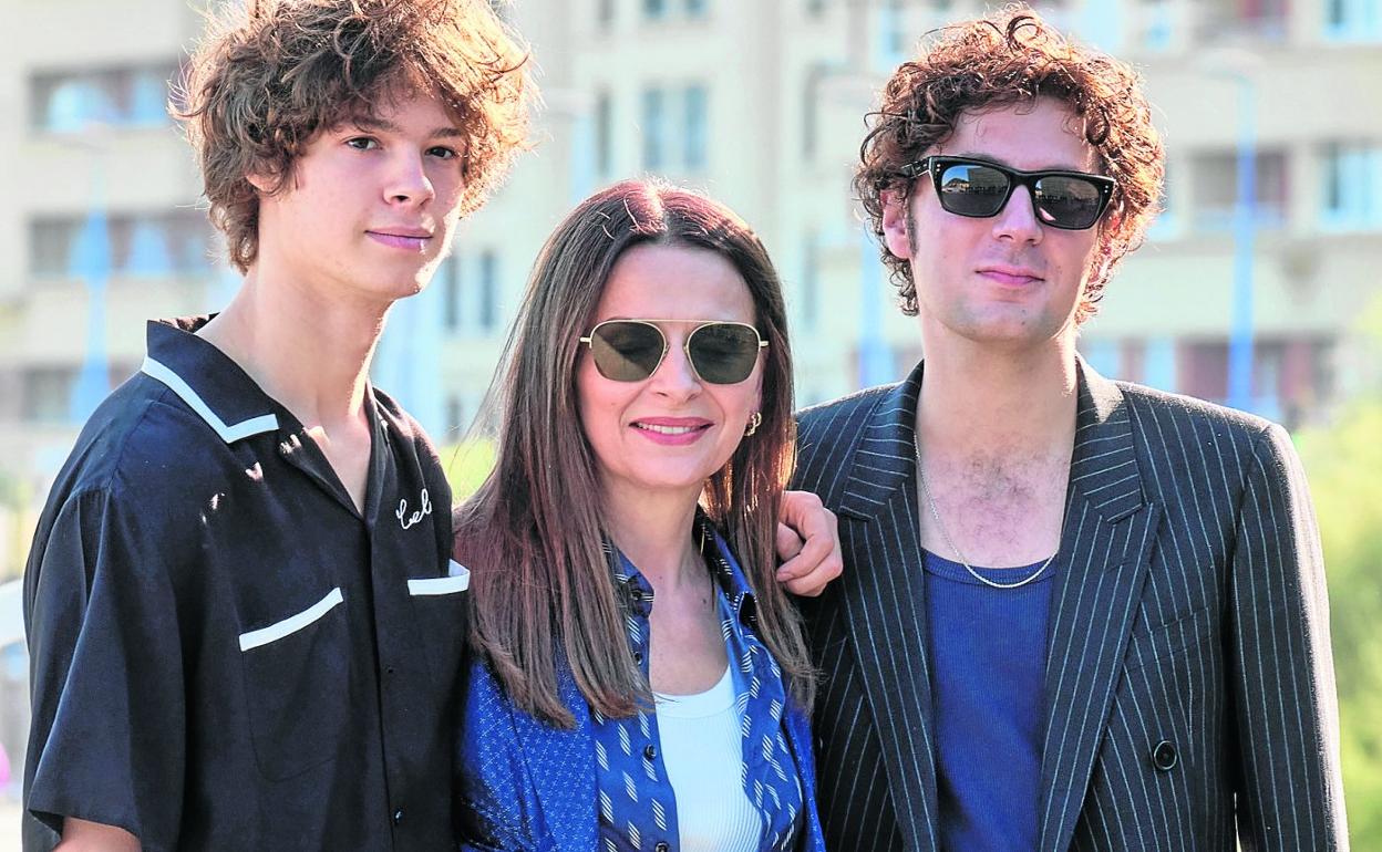 Paul Kircher, Juliette Binoche y Vincent Lacoste, protagonistas de 'Le lycéen'. 