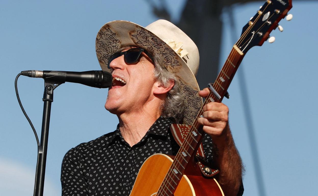 A lo largo de esta gira americana, Mikel Erentxun compartirá cartel con el músico argentino Miguel Mateos. En febrero el tour continuará por Sudamérica. 