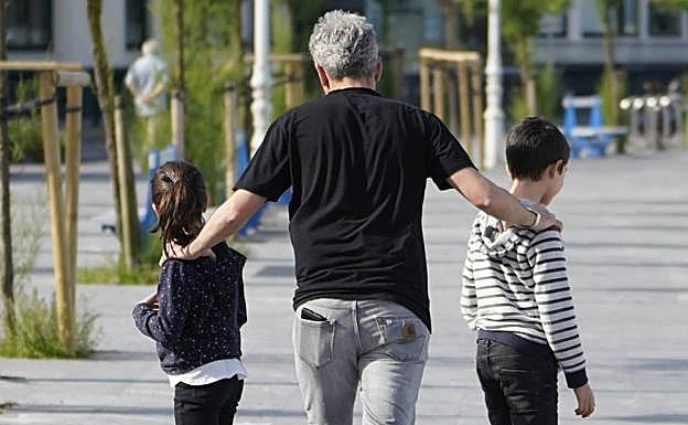 Ayudas a la conciliacion: Este martes se abre el plazo para pedir las ayudas para contratar a cuidadores de hijos menores de 14 años