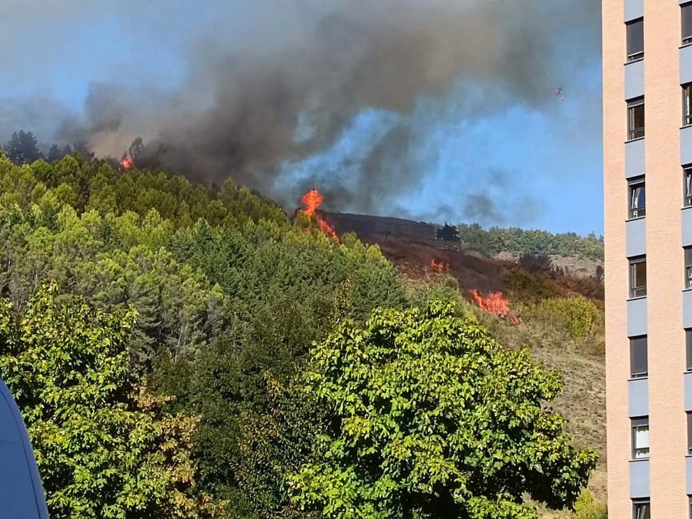 Fotos: Incendio en el monte navarro de Ezkaba
