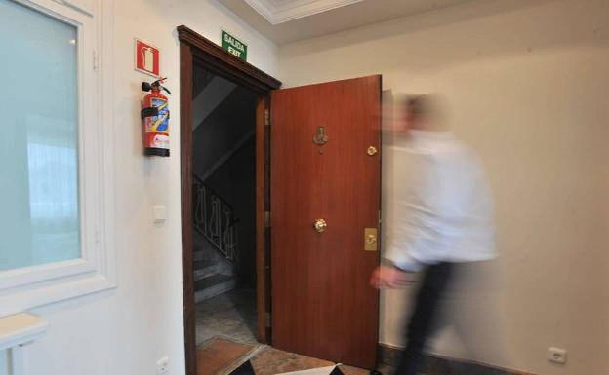 San Sebastián: Urbanismo ordena clausurar media docena de pisos turísticos ilegales en la calle Portuene