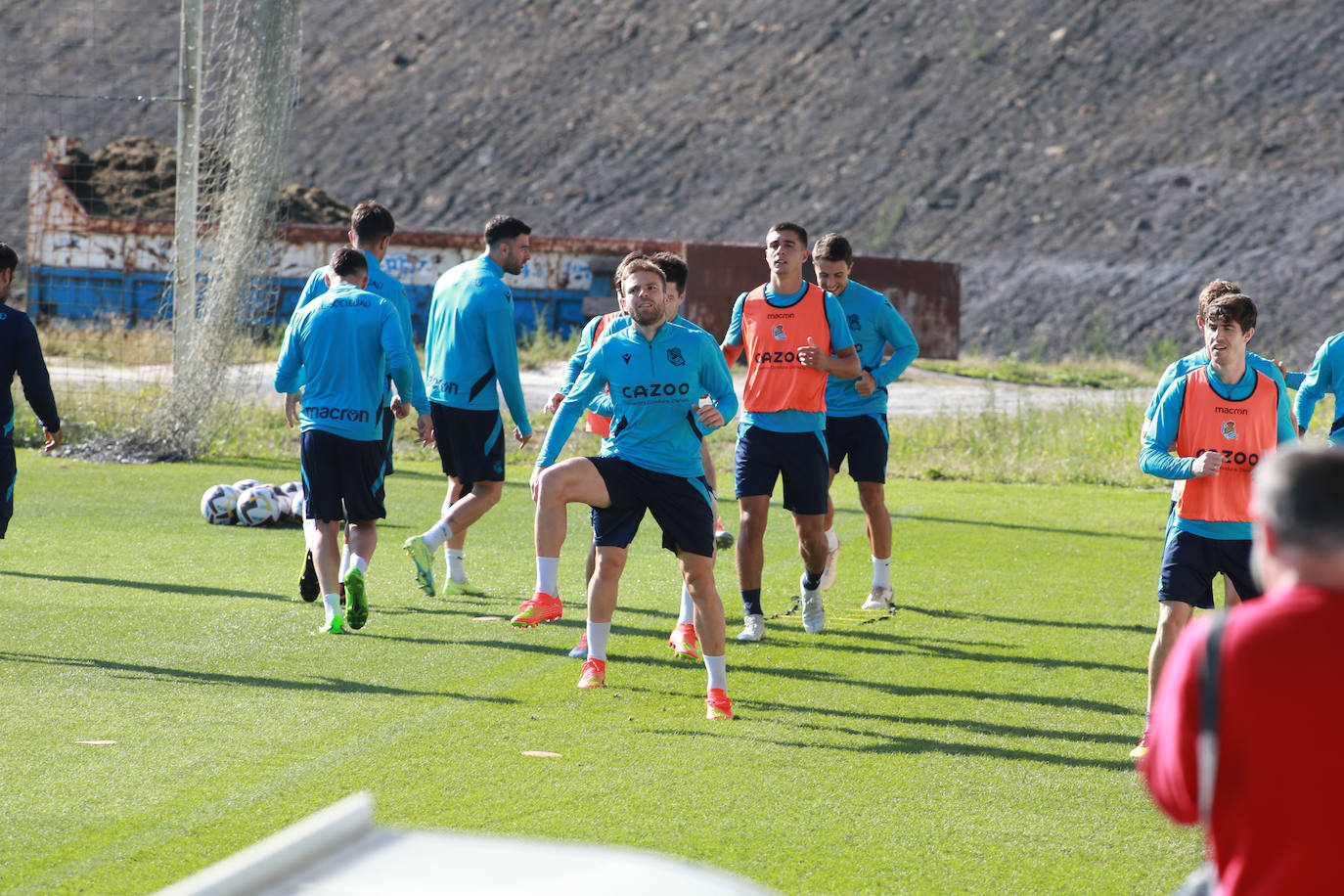 Fotos: La Real Sociedad se ejercita a puerta abierta