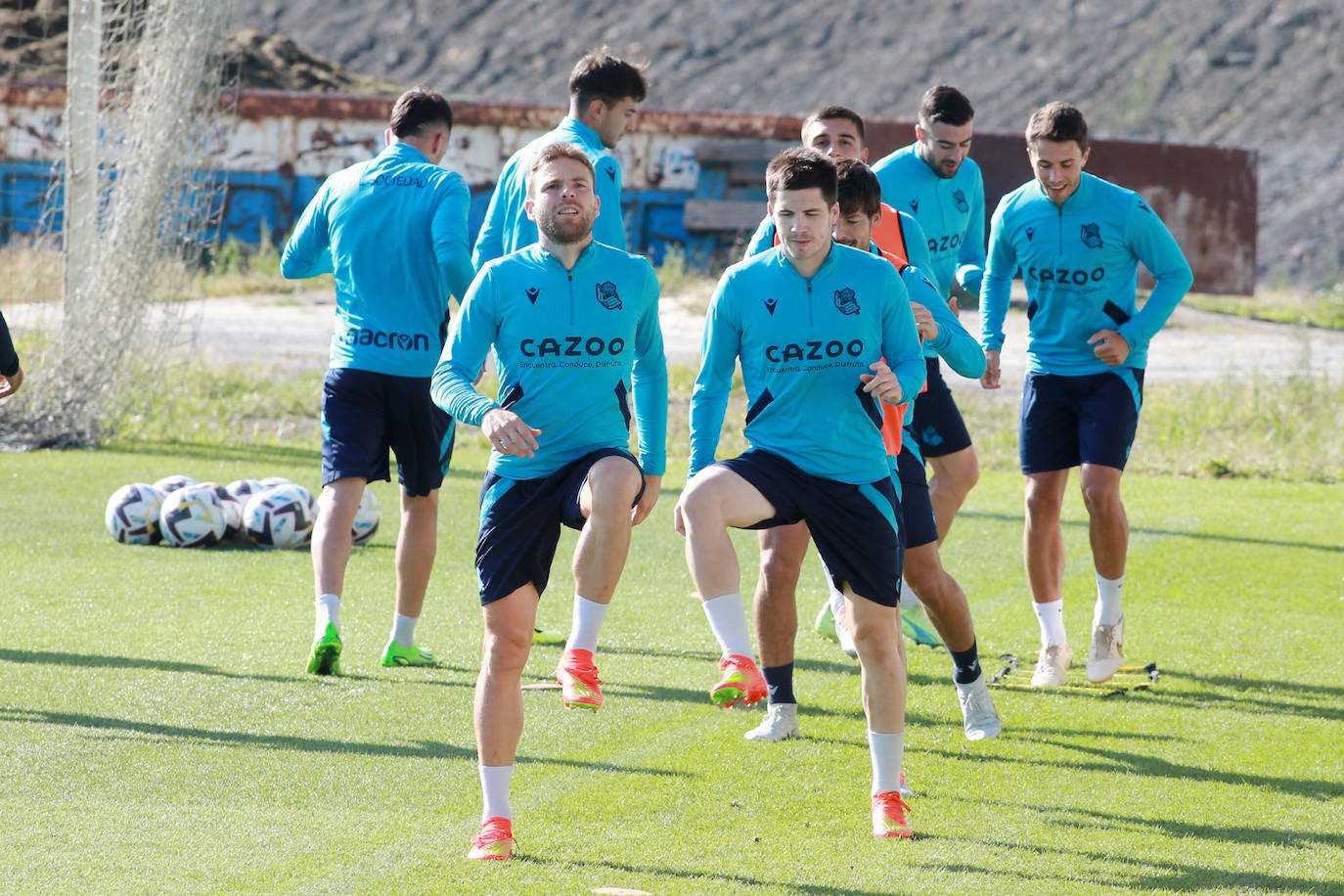 Fotos: La Real Sociedad se ejercita a puerta abierta