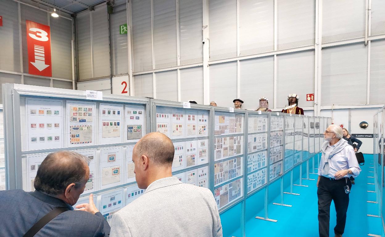 La exposición, instalada en el pabellón 2 de Ficoba, ha recibido los primeros visitantes a primera hora. 