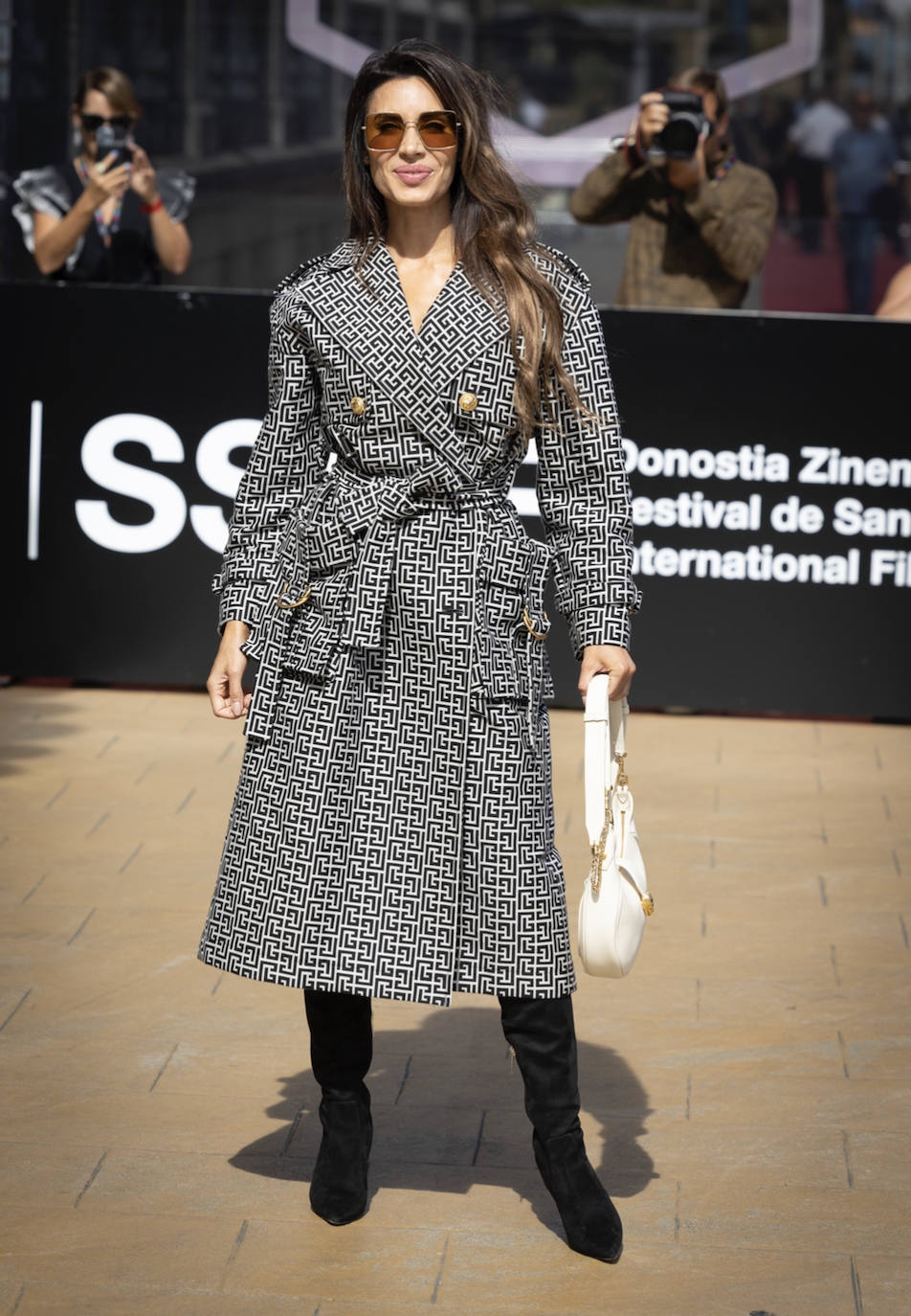 Lo más destacado del look: El 'trench' de Fendi. Una joya