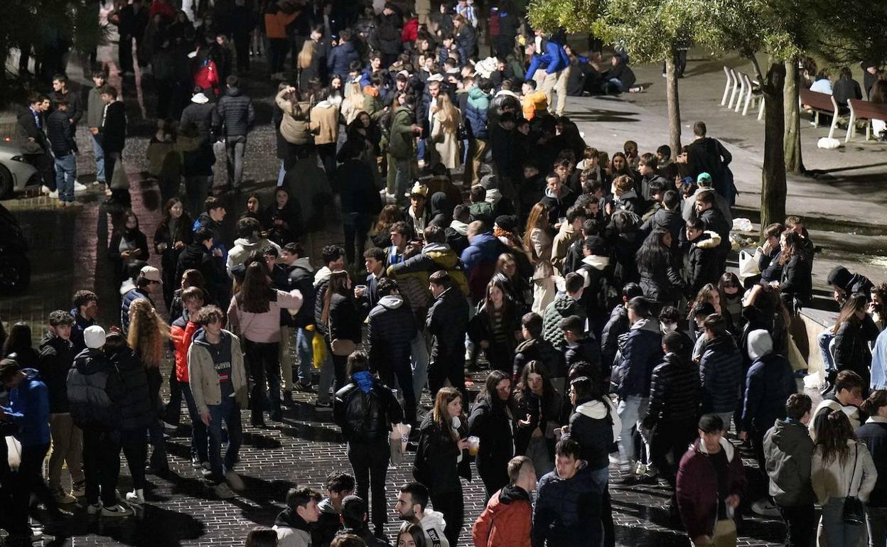 El botellón retrocede y se prefiere acudir a los locales