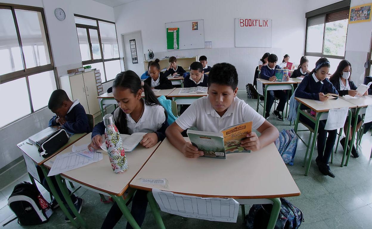 Estudiantes del centro educativo Presentación de María en su aula. 