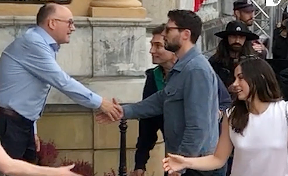 Vídeo: La legada de Ana de Armas y Paul Boukadakis a San Sebastián.