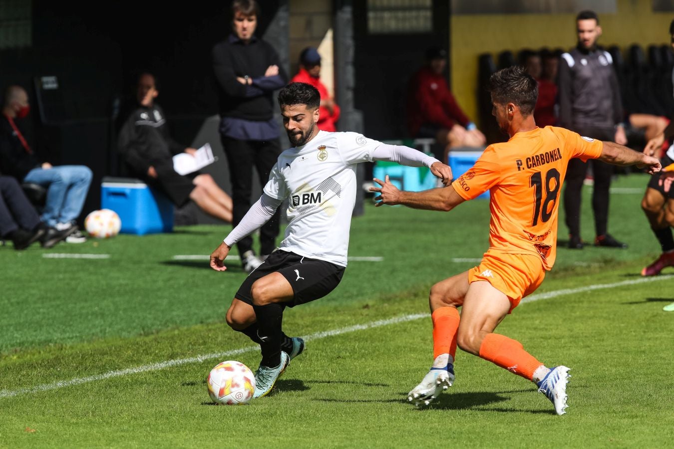 El Alcoyano se ha llevado el triunfo este mediodía de Irun gracias a un tanto de Juanan en el 81, justo después de que Sánchez pusiese las tablas con un golazo para los de casa.