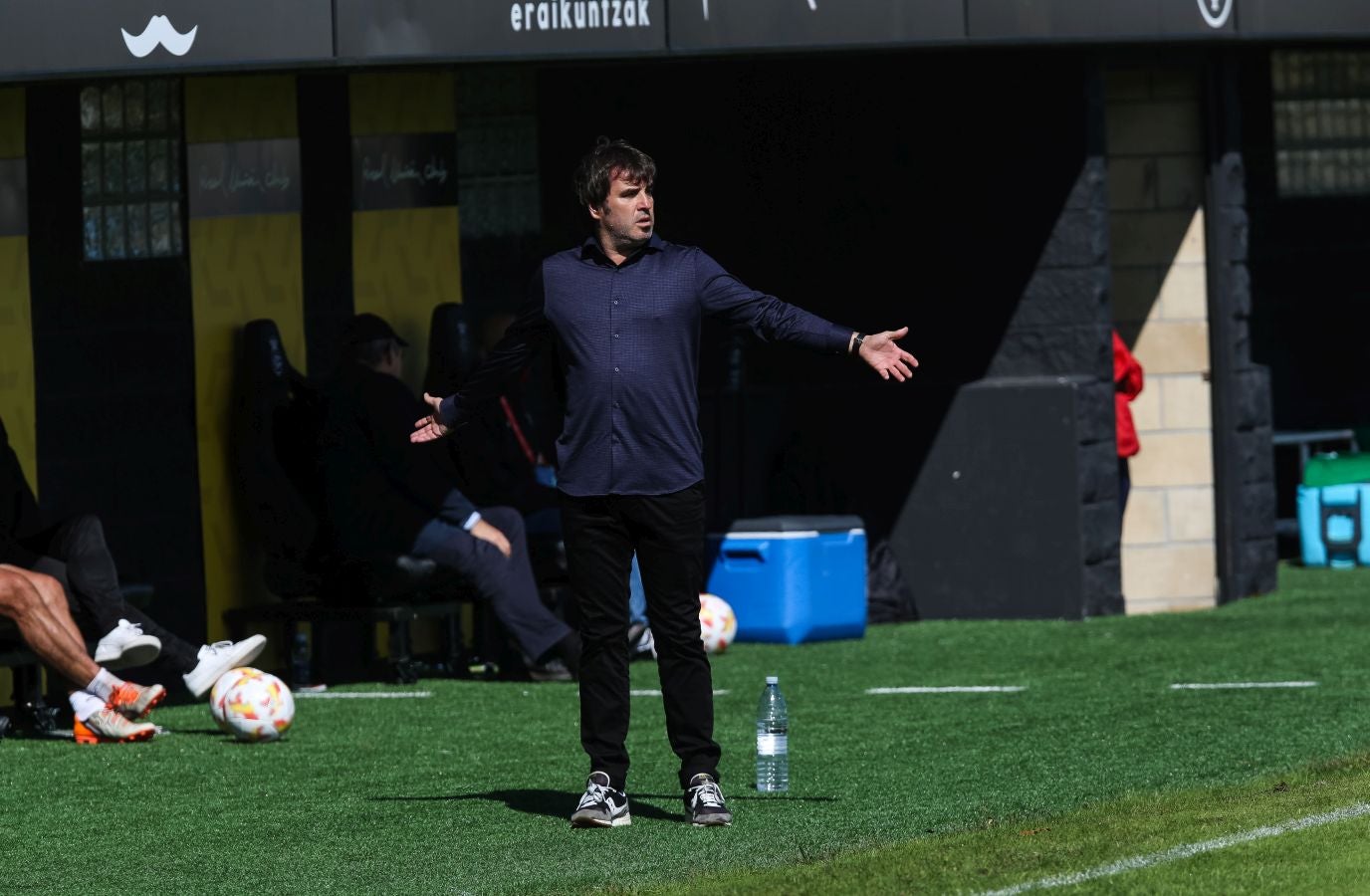 El Alcoyano se ha llevado el triunfo este mediodía de Irun gracias a un tanto de Juanan en el 81, justo después de que Sánchez pusiese las tablas con un golazo para los de casa.