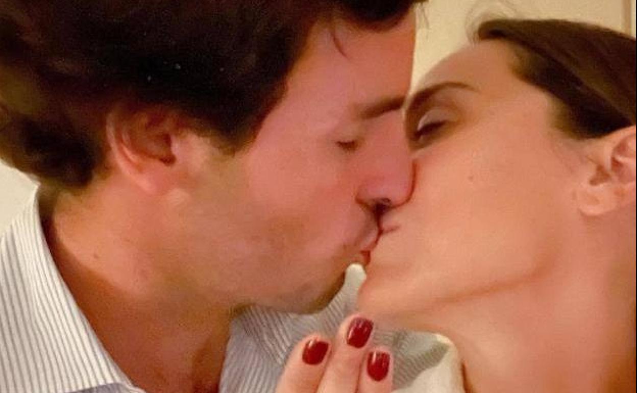 La foto con la que Tamara Falcó anunció su boda y que ha borrado de redes sociales