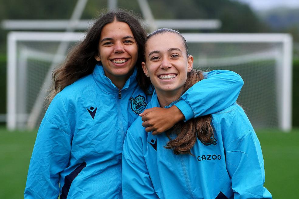 Ilusionadas. Jacinto y Lete, jugadoras clave a la hora de generar juego y detener las acometidas del rival respectivamente. 