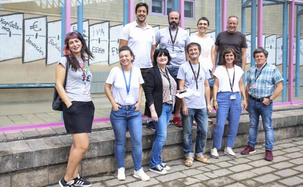 El equipo de Manterola, cuarto por la izquierda en la fila de abajo.