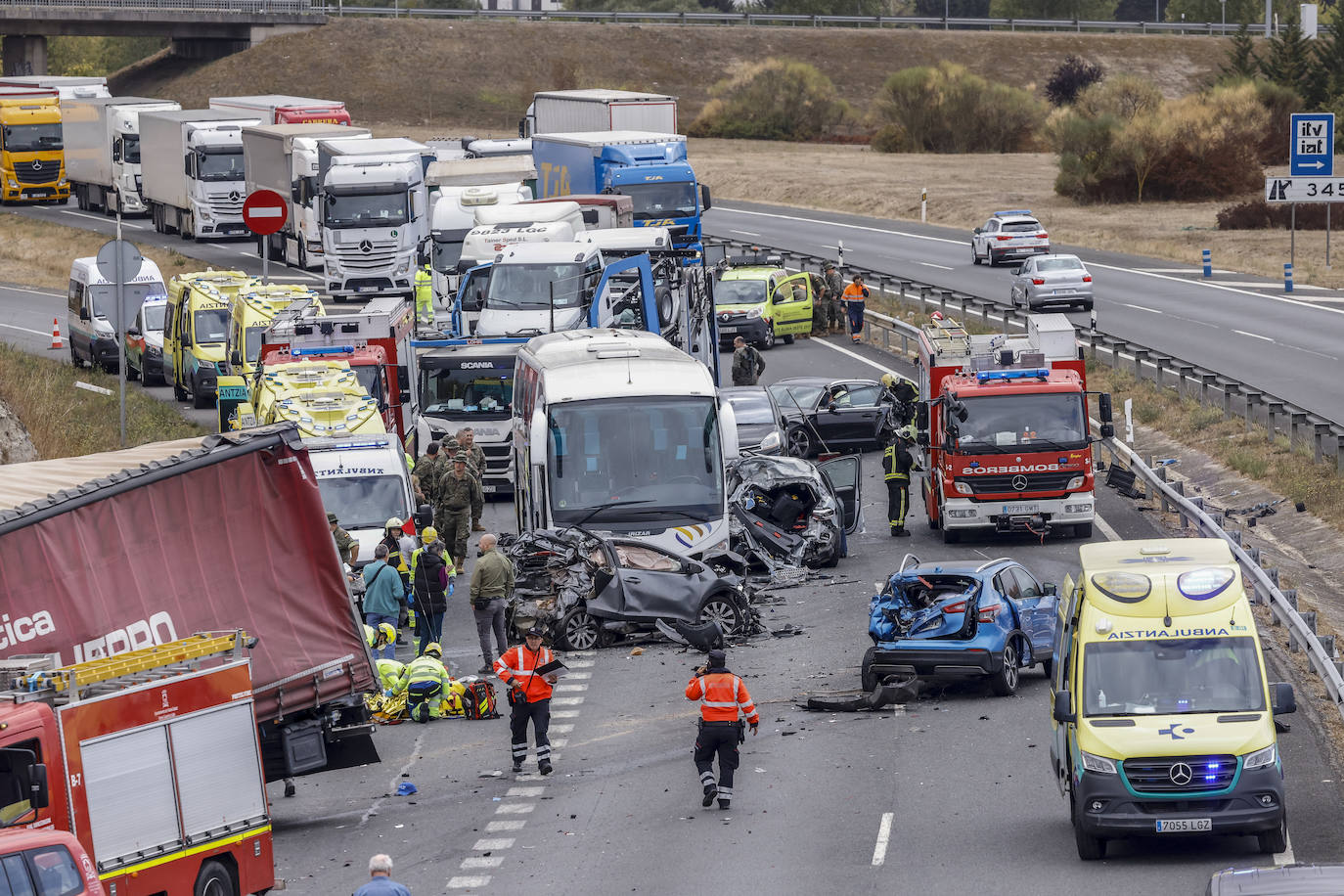 Fotos: Accidente múltiple en la A-1 en Vitoria