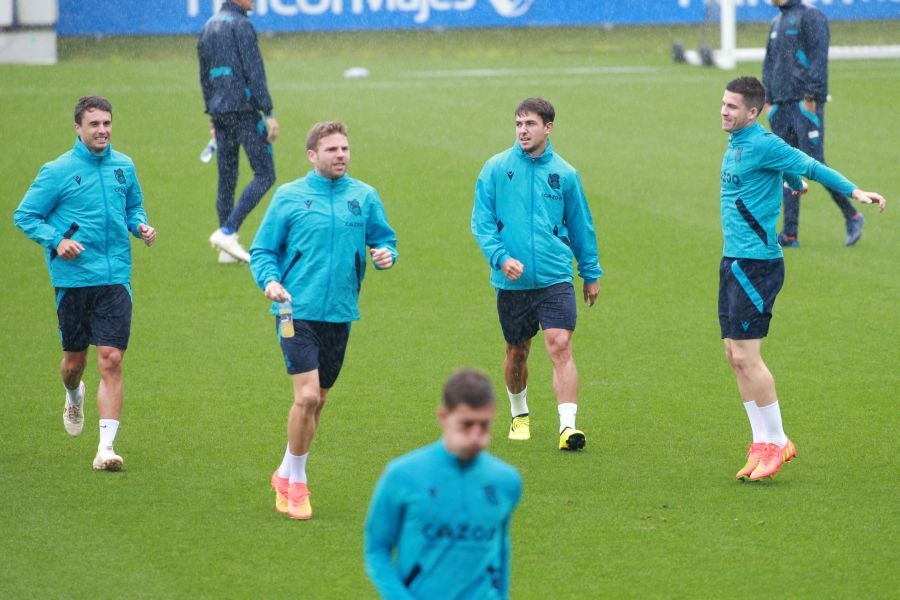 Fotos: La Real vuelve al trabajo a la espera de los internacionales