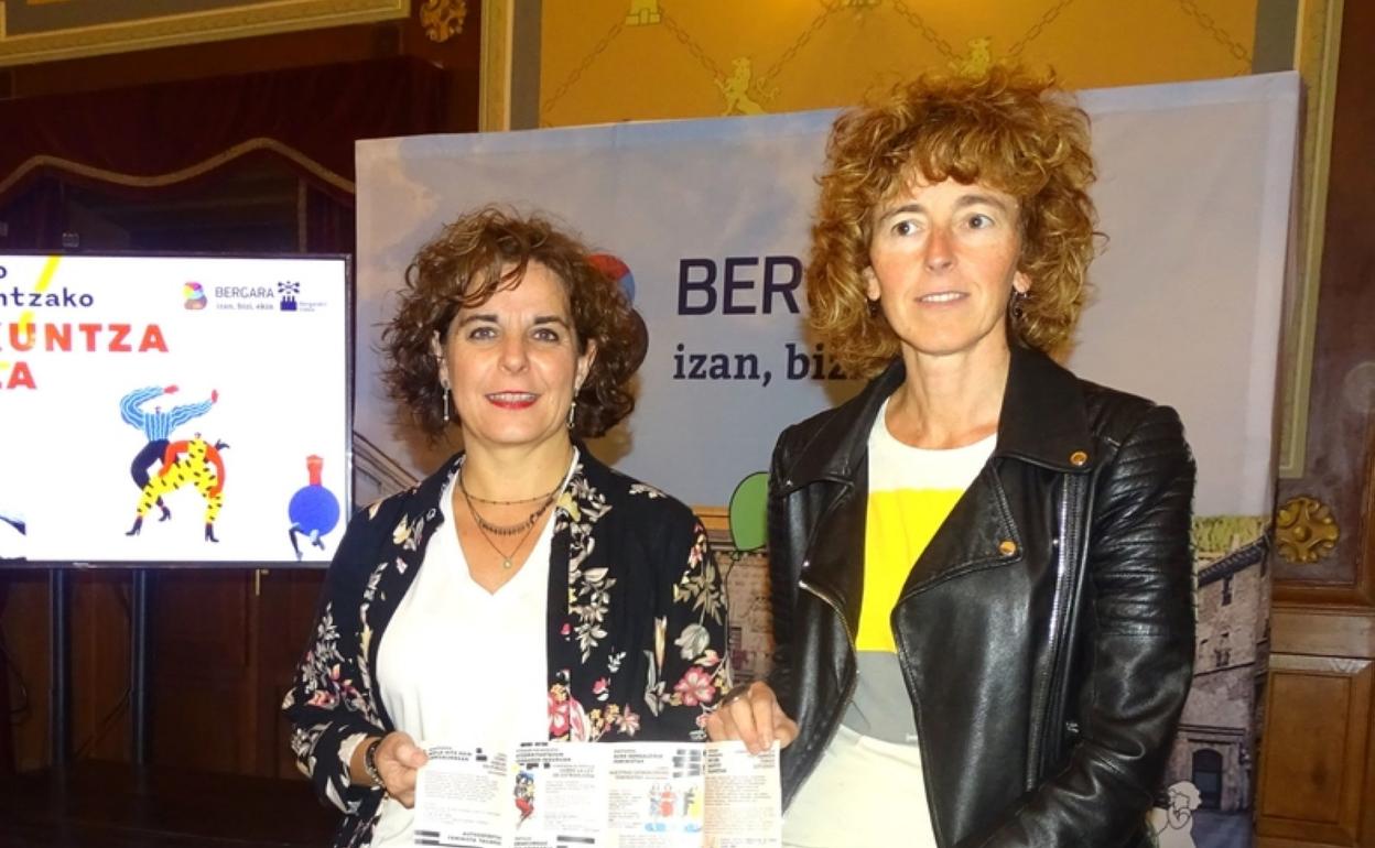 La concejal Ainhoa Lete y la técnica Maria Salsamendi. 