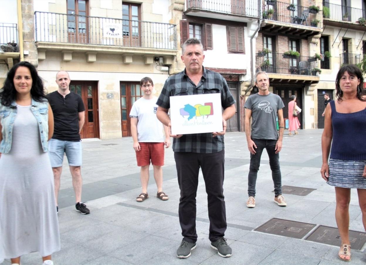 Udal ordezkariak auzo batzarrak aurkezten. 