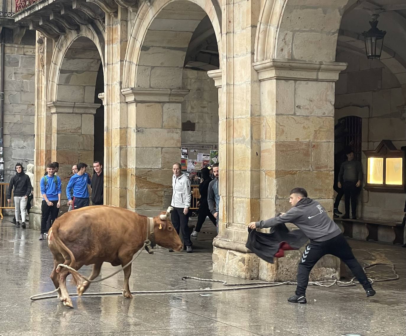 Fotos: Los Sanmigeles ya son historia, pero los Errosaixuek piden paso en Oñati