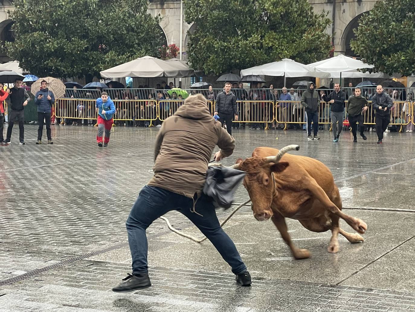 Fotos: Los Sanmigeles ya son historia, pero los Errosaixuek piden paso en Oñati