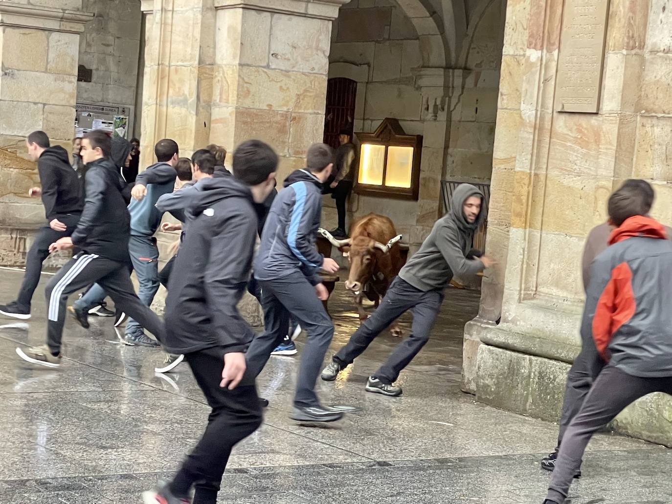 Fotos: Los Sanmigeles ya son historia, pero los Errosaixuek piden paso en Oñati