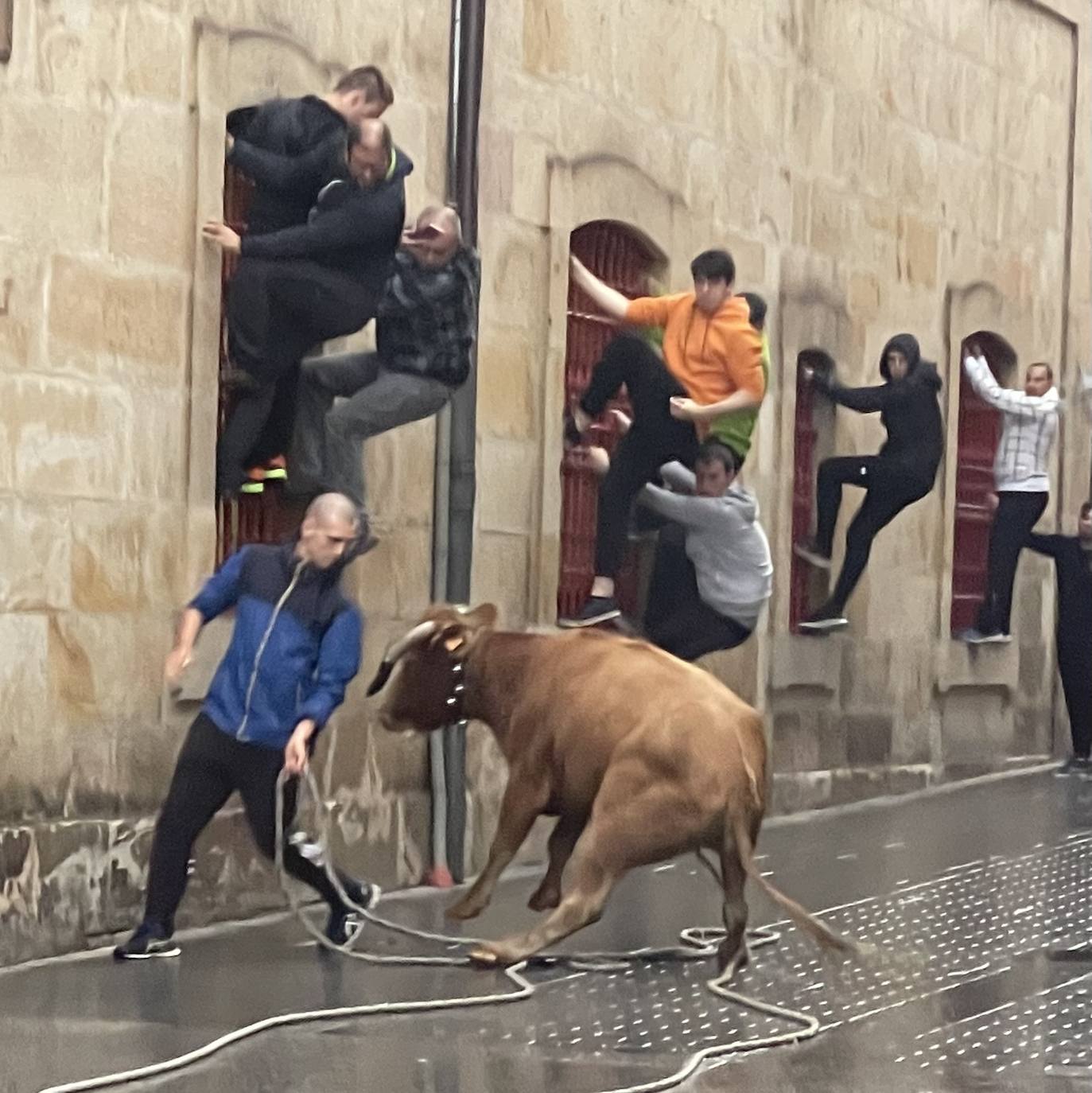 Fotos: Los Sanmigeles ya son historia, pero los Errosaixuek piden paso en Oñati