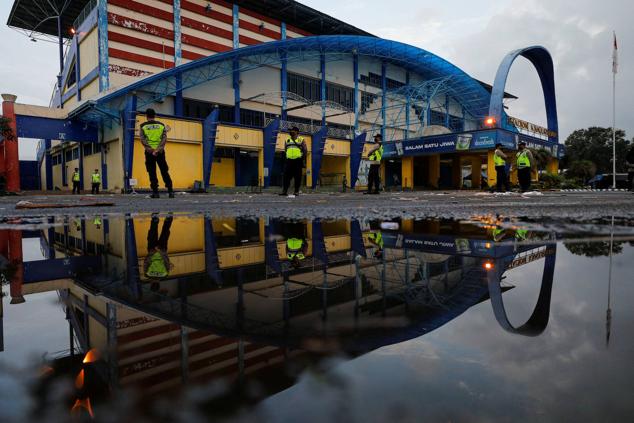 Fotos: Las imágenes de la tragedia en el fútbol de Indonesia