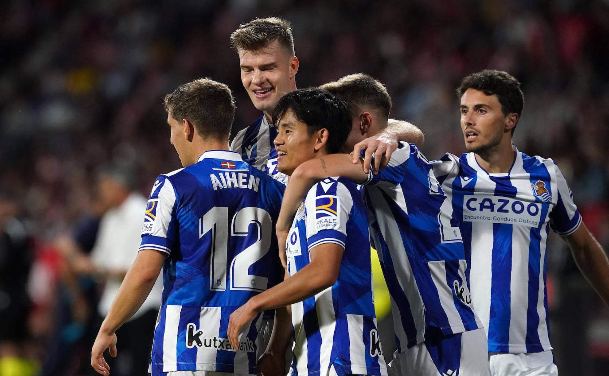 Piña de celebración de gol en Girona.